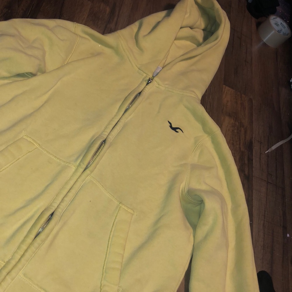 Yellow Hollister sweatshirt